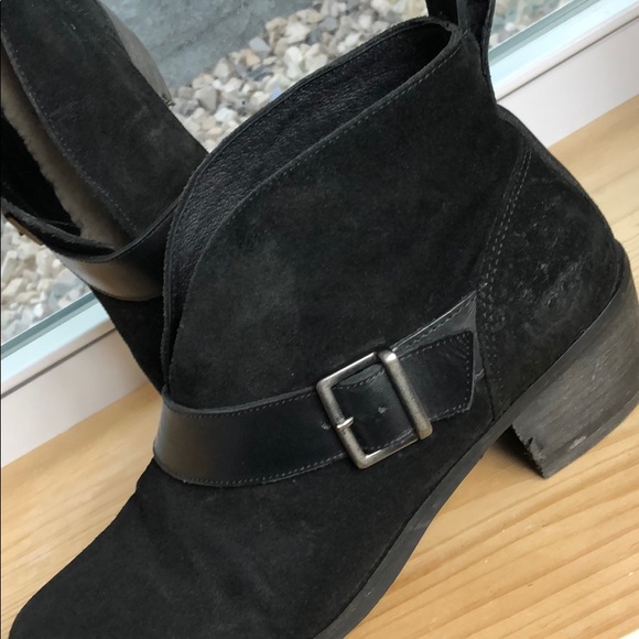 UGG Australia Wright Belted Booties Boot Shoes 8 - Picture 2 of 10